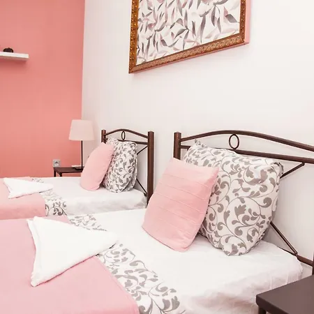 بيت ضيافة Three Colors Attiki B2 *